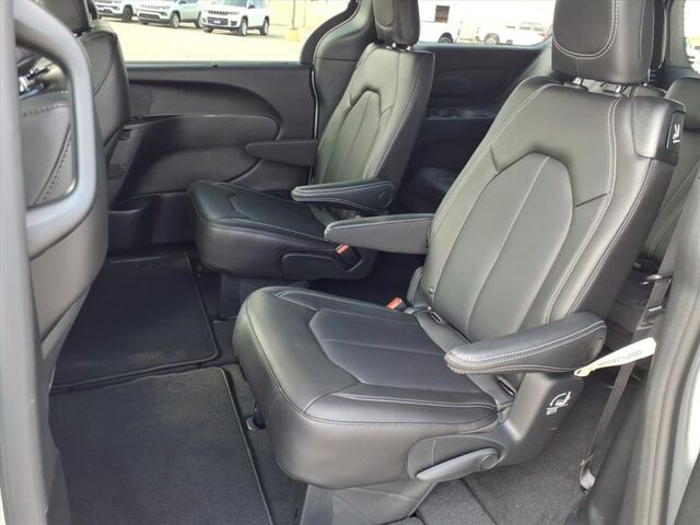 2026 Chrysler Voyager LX  TX