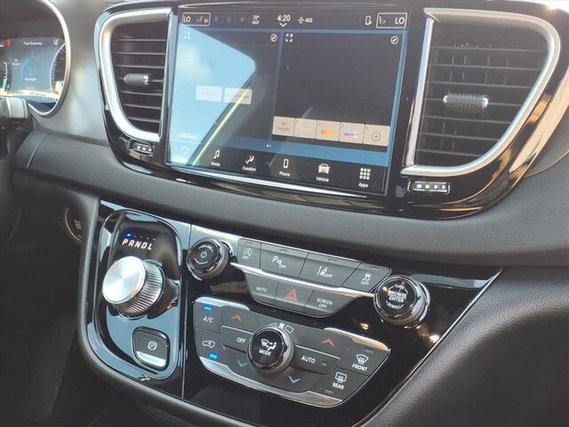 2026 Chrysler Voyager LX  TX