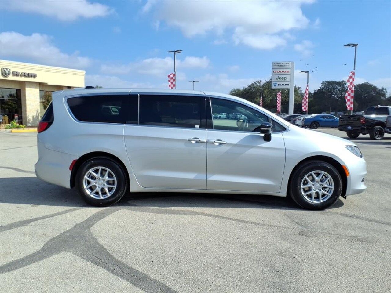 2026 Chrysler Voyager LX