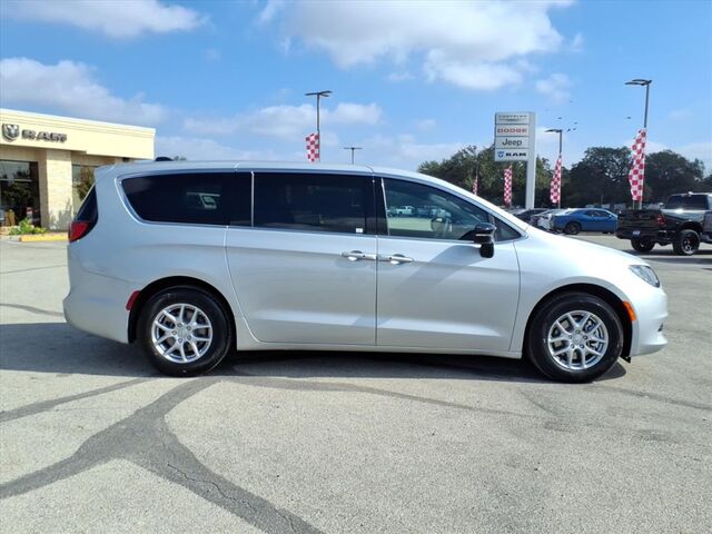 2026 Chrysler Voyager LX  TX