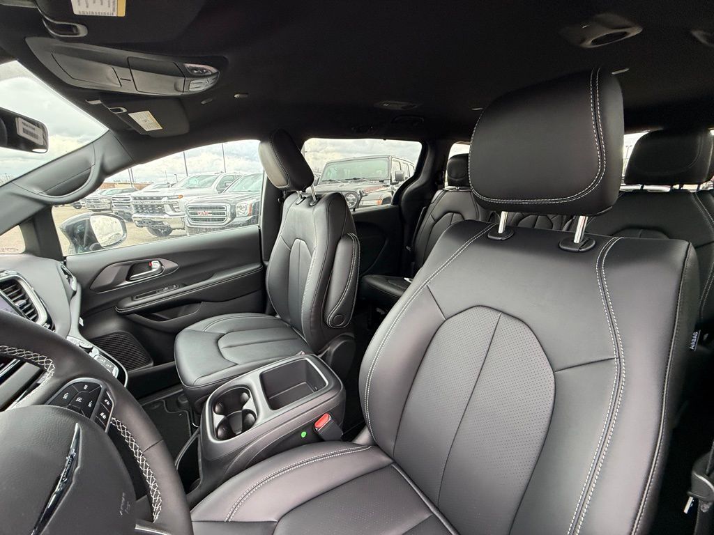 2026 Chrysler Voyager LX Crestwood KY