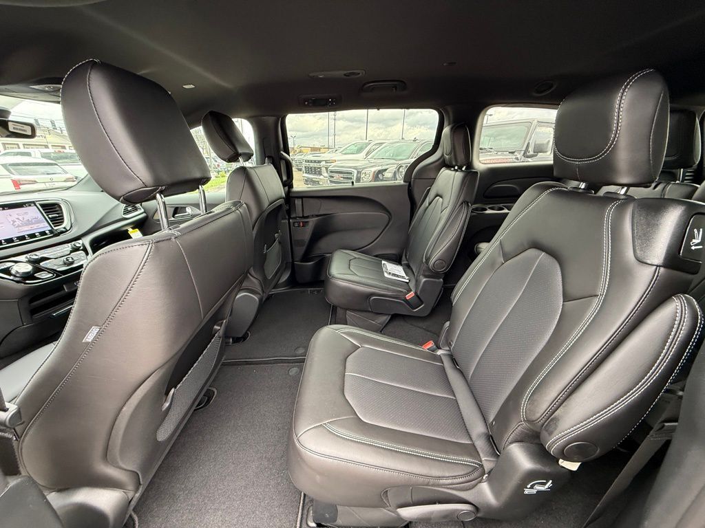 2026 Chrysler Voyager LX Crestwood KY