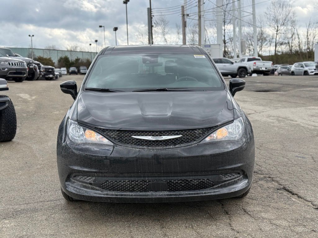 2026 Chrysler Voyager LX