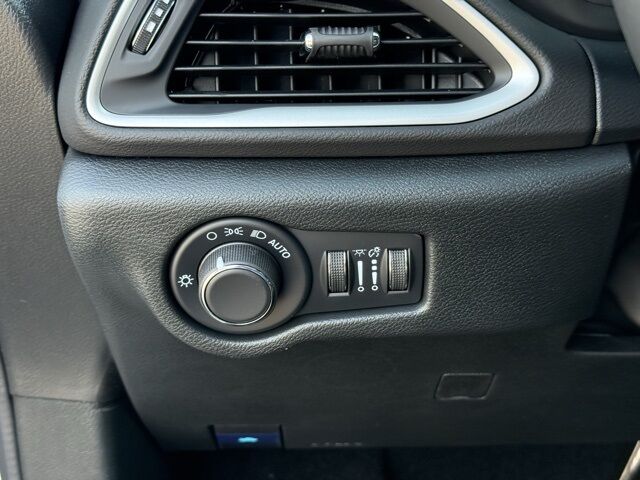 2026 Chrysler Voyager LX Crestwood KY