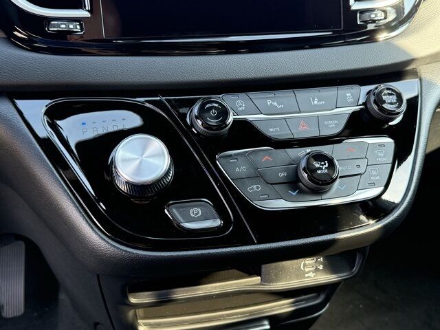 2026 Chrysler Voyager LX Crestwood KY
