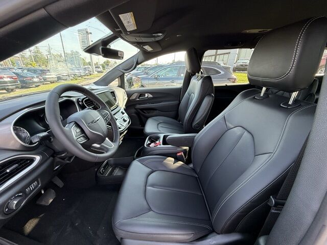 2026 Chrysler Voyager LX Crestwood KY