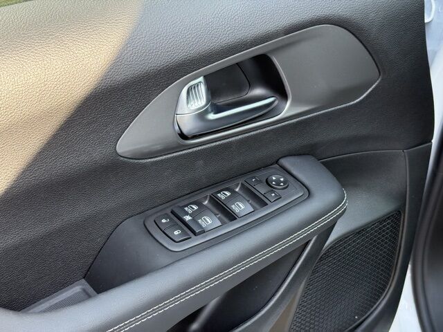 2026 Chrysler Voyager LX Crestwood KY