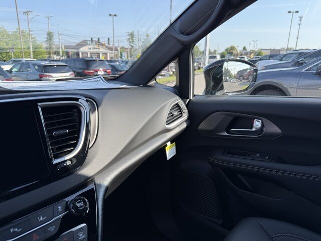 2026 Chrysler Voyager LX Crestwood KY