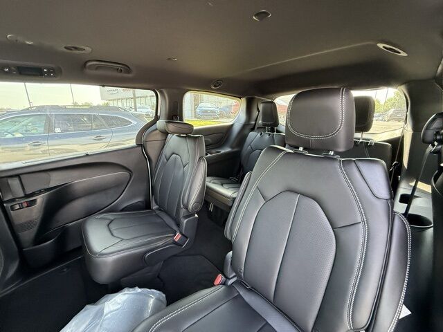 2026 Chrysler Voyager LX Crestwood KY