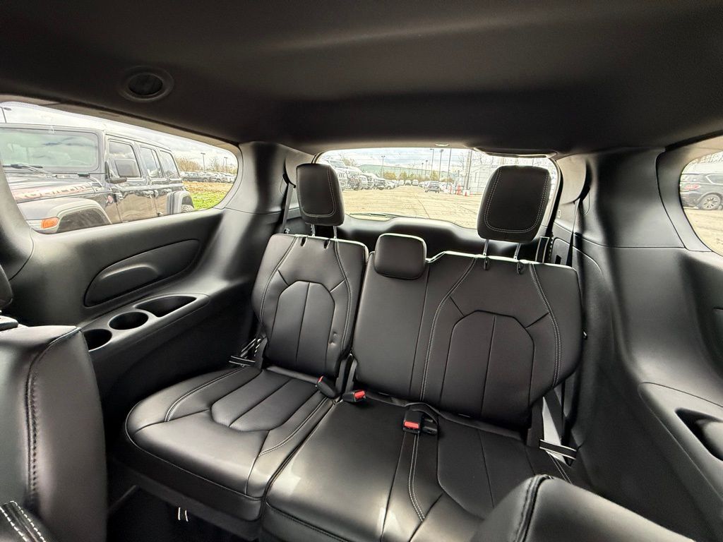 2026 Chrysler Voyager LX Crestwood KY