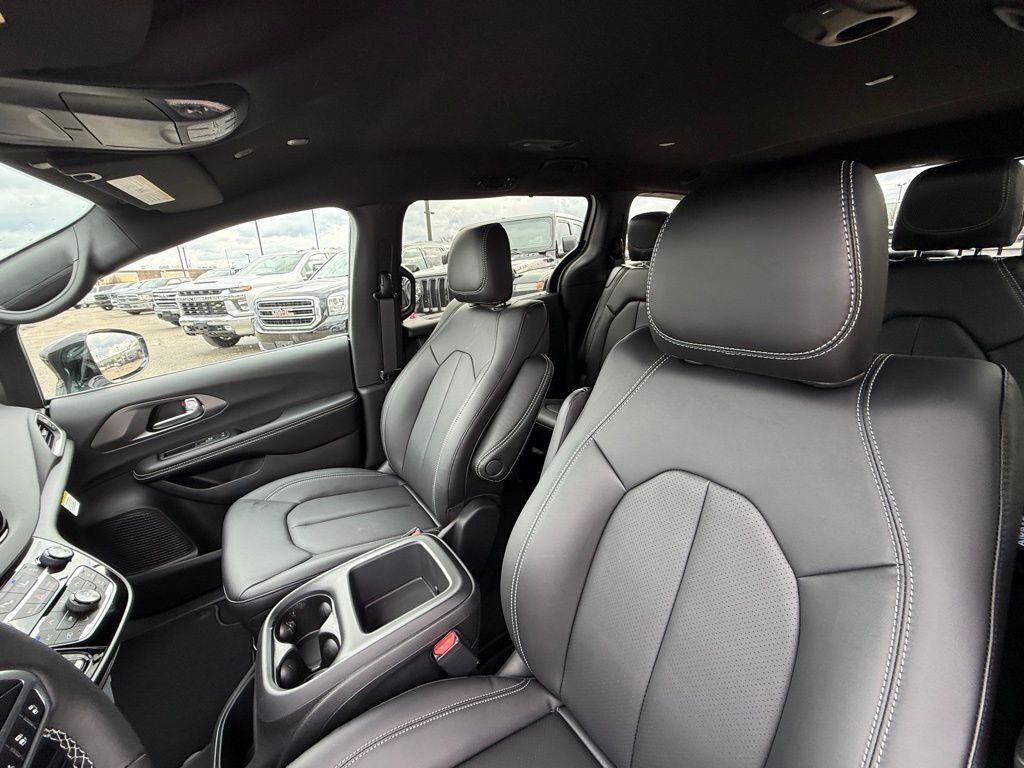 2026 Chrysler Voyager LX Crestwood KY