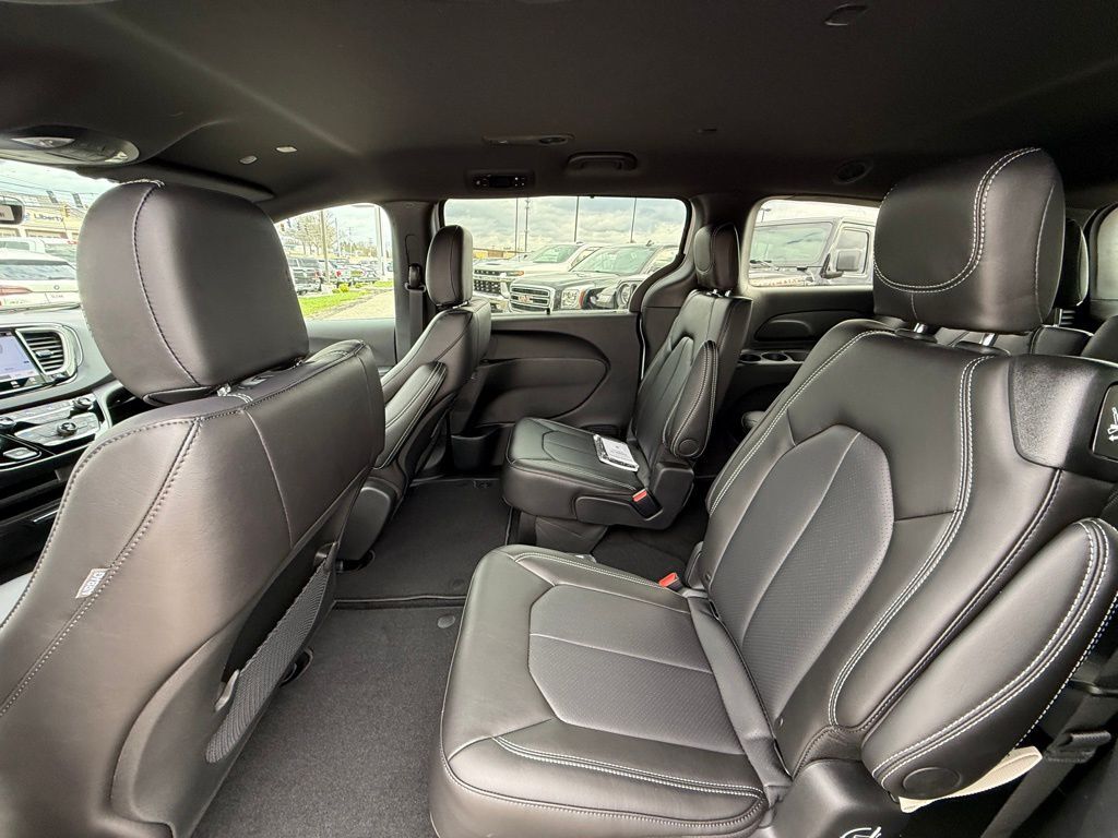 2026 Chrysler Voyager LX Crestwood KY