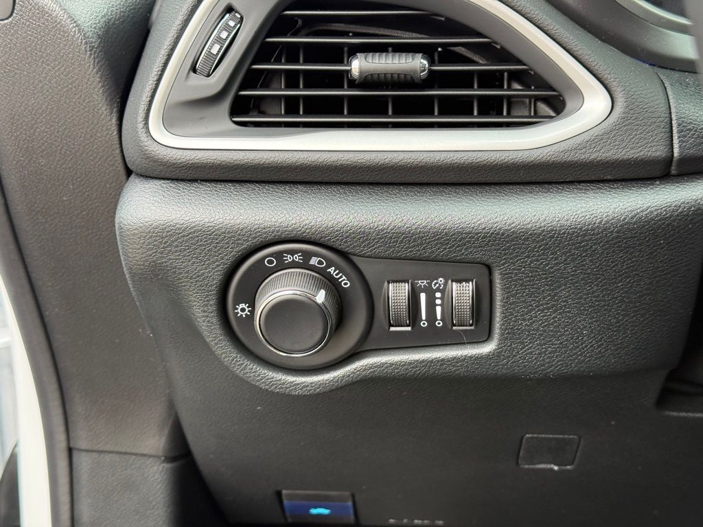 2026 Chrysler Voyager LX Crestwood KY