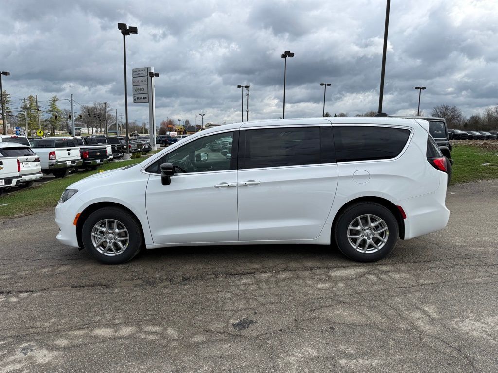 2026 Chrysler Voyager LX Crestwood KY