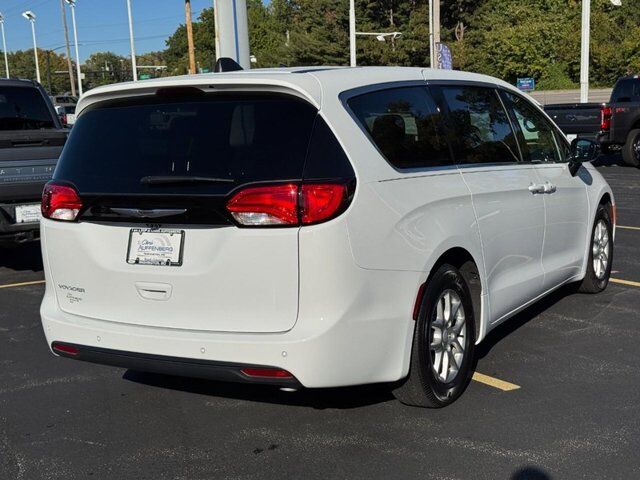 2026 Chrysler Voyager LX