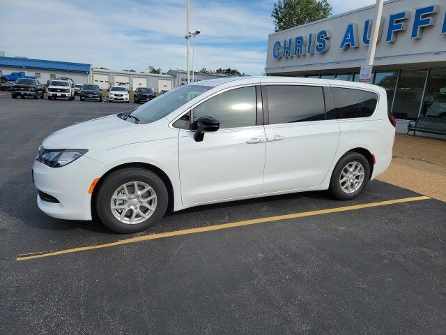 2026 Chrysler Voyager LX