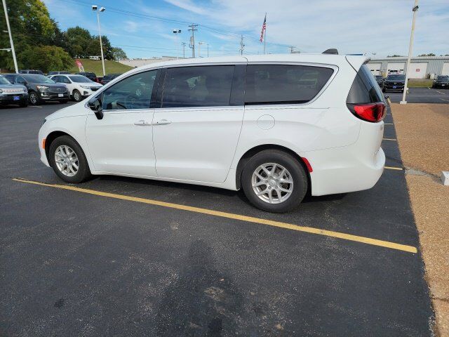2026 Chrysler Voyager LX