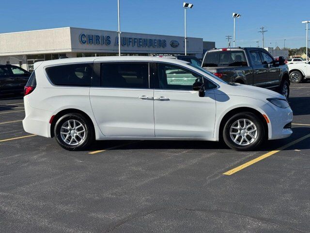 2026 Chrysler Voyager LX
