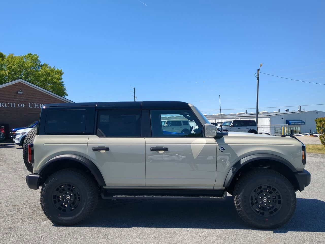 2026 Ford Bronco Outer Banks