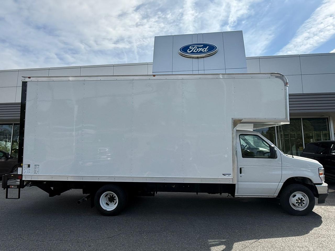 2026 Ford E-450SD Base