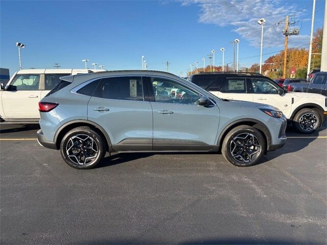 2026 Ford Escape Hybrid Platinum