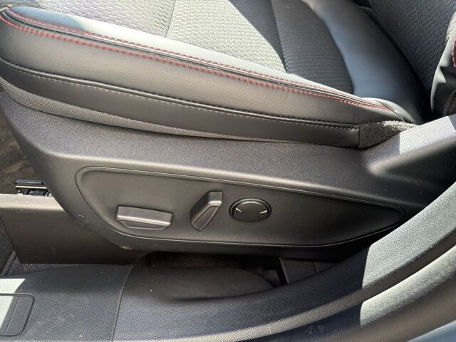 2026 Ford Escape ST-Line photo 4