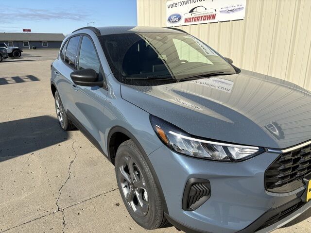 2026 Ford Escape ST-Line photo 2
