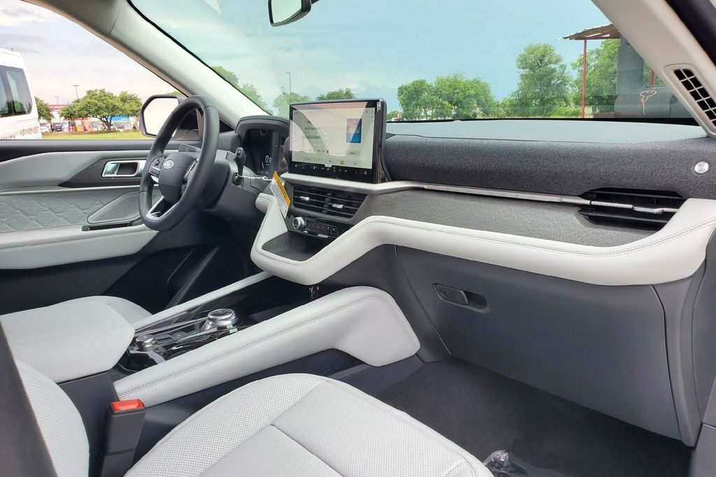 2026 Ford Explorer Platinum Hondo TX