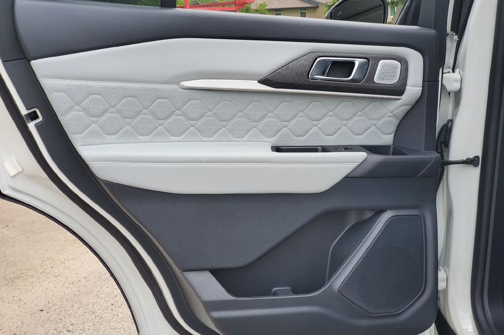 2026 Ford Explorer Platinum Hondo TX
