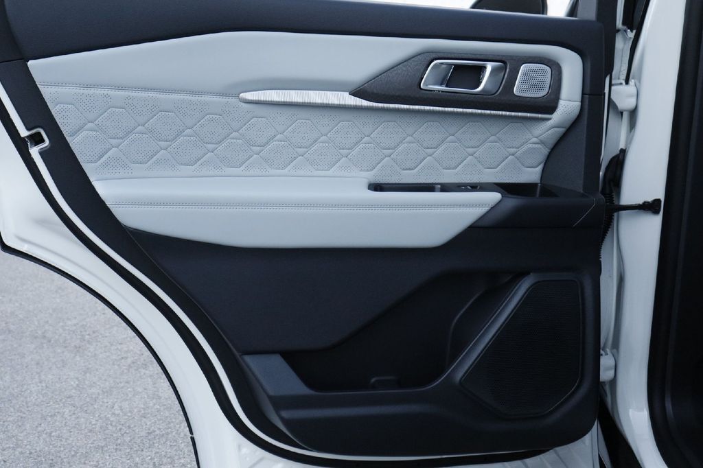 2026 Ford Explorer Platinum Hondo TX