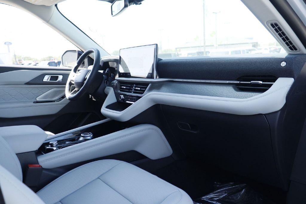 2026 Ford Explorer Platinum Hondo TX
