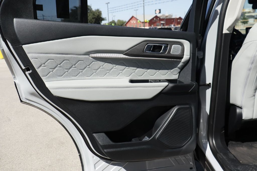 2026 Ford Explorer Platinum Hondo TX