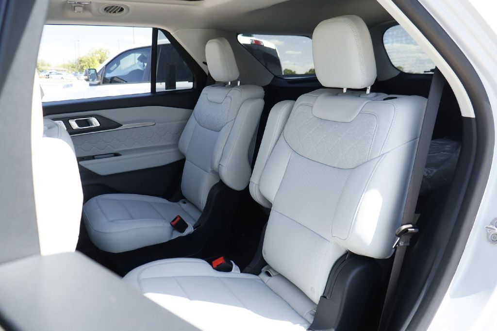 2026 Ford Explorer Platinum Hondo TX