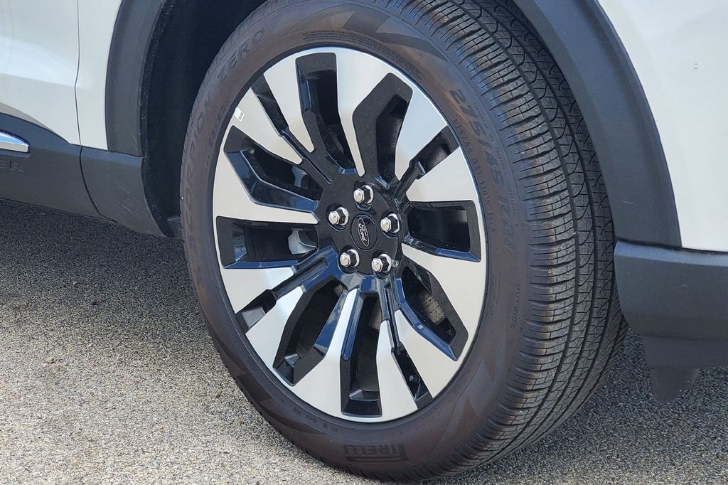 2026 Ford Explorer Platinum Hondo TX