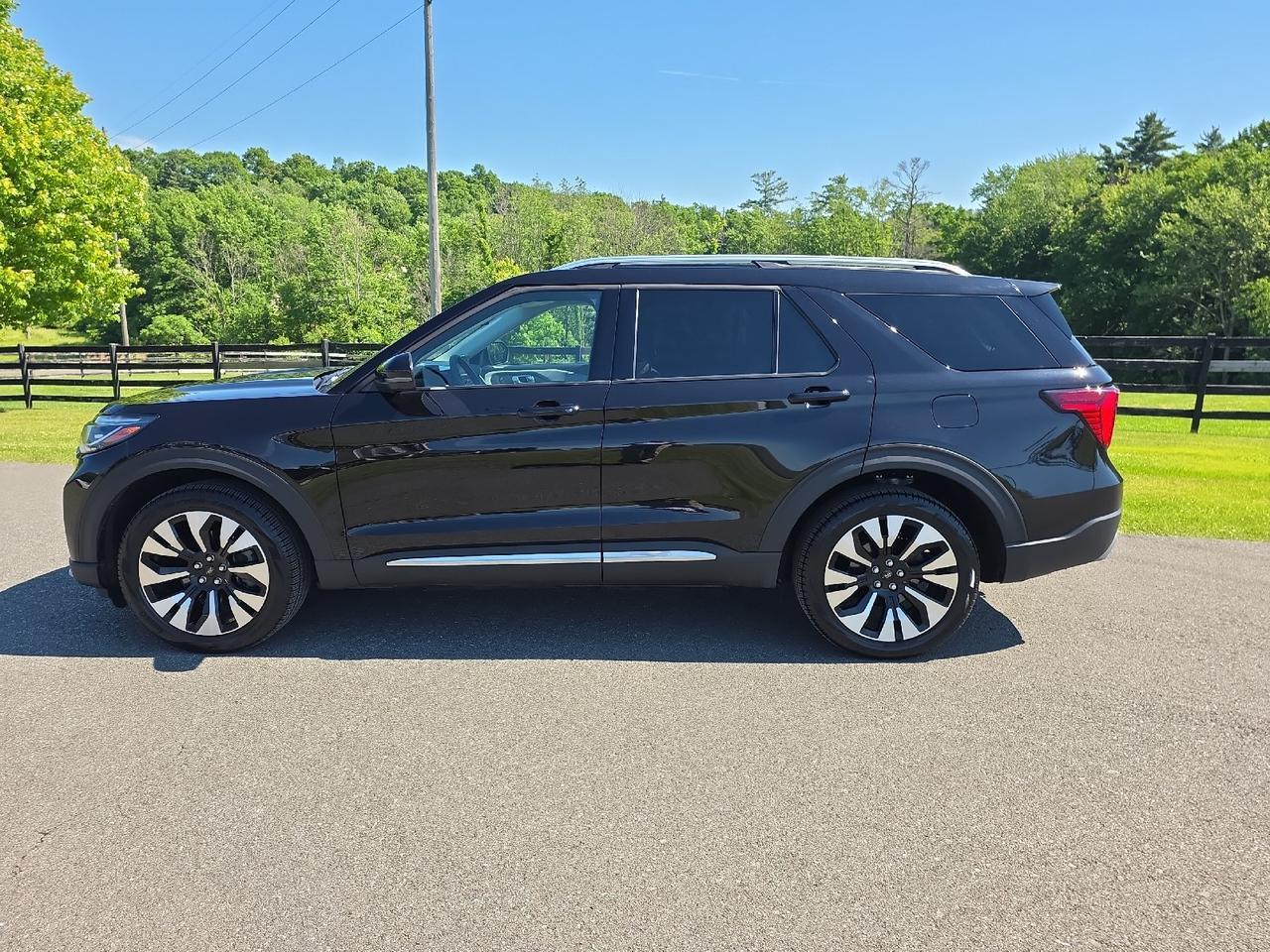 2026 Ford Explorer Platinum Sand Lake NY