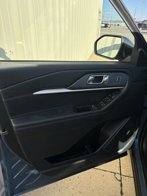 2026 Ford Explorer ST-Line photo 4