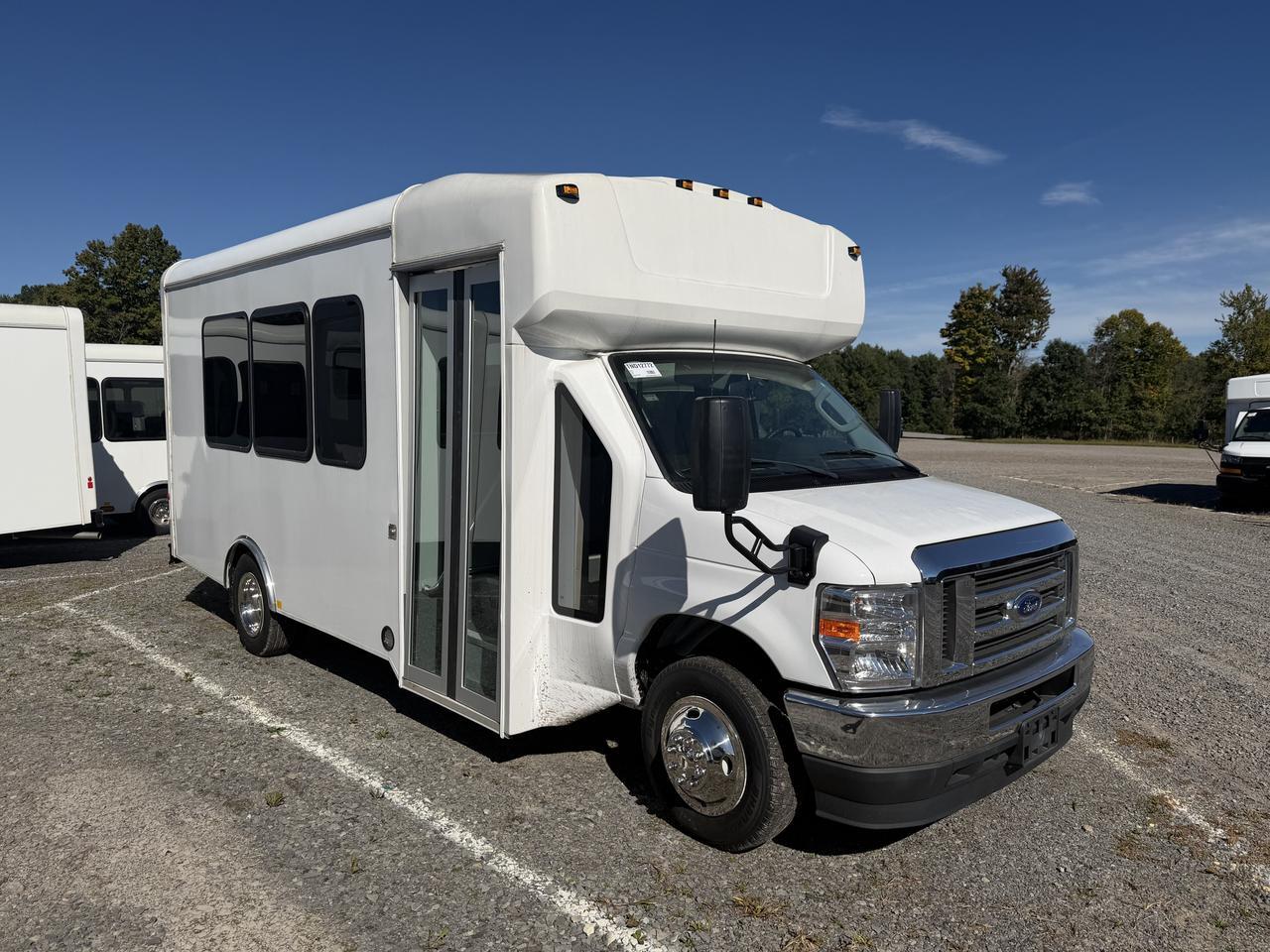 2026 Ford HLE ECONOLINE SUPER