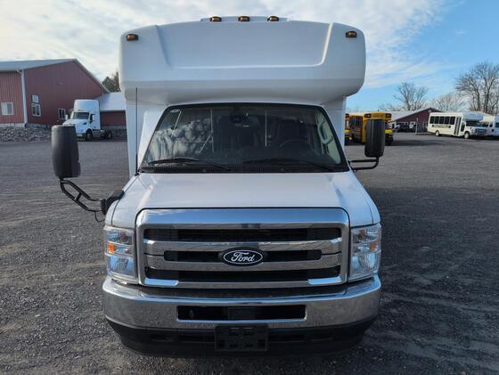 2026 Ford HLE HLE COACH