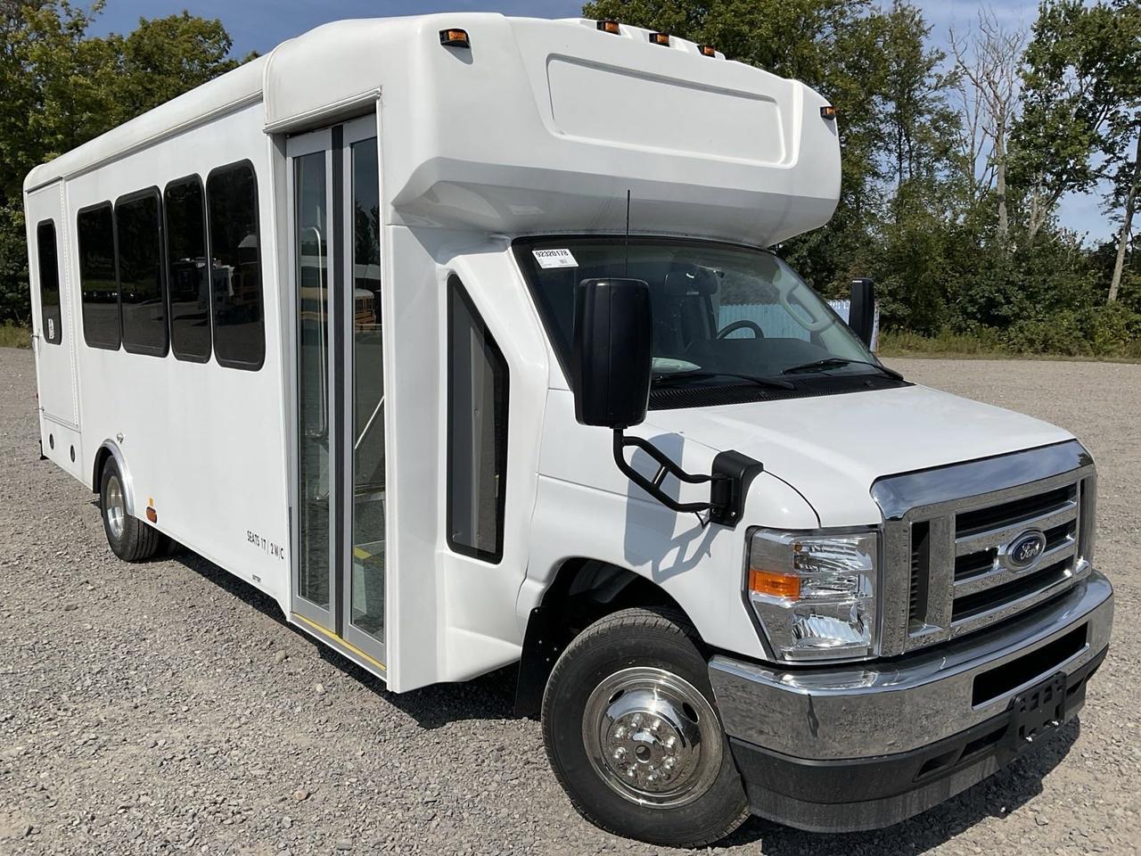 2026 Ford HLE HLE COACH