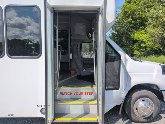2026 Ford HLE HLE COACH Johnstown NY