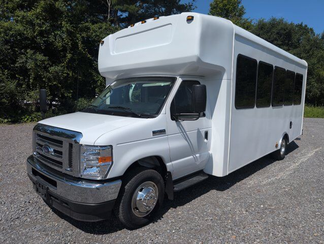 2026 Ford HLE HLE COACH Johnstown NY