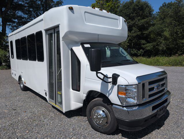 2026 Ford HLE HLE COACH Johnstown NY