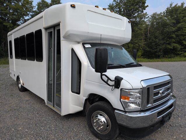 2026 Ford HLE HLE COACH Johnstown NY