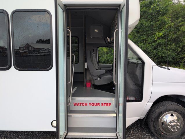 2026 Ford HLE HLE COACH Johnstown NY