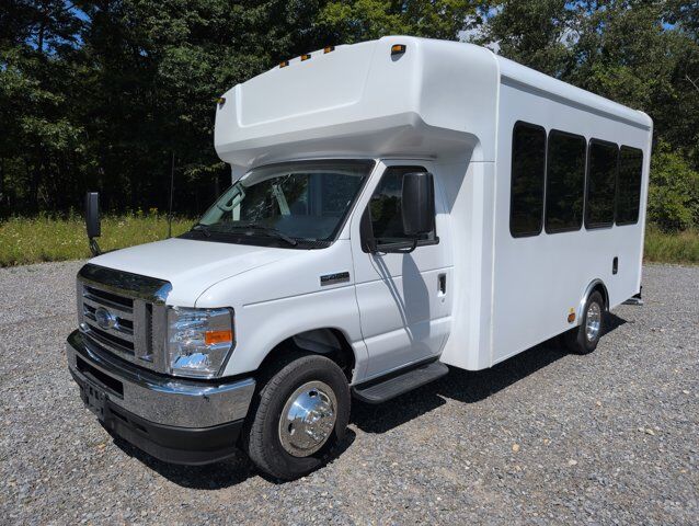 2026 Ford HLE HLE COACH Johnstown NY