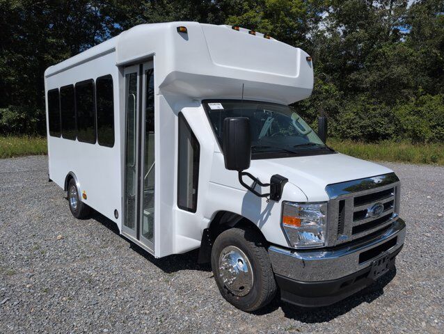 2026 Ford HLE HLE COACH Johnstown NY