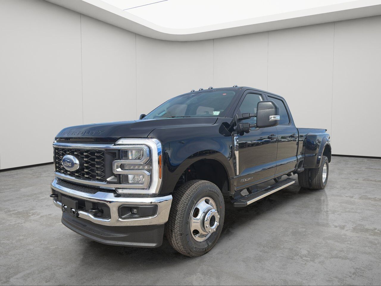 2026 Ford Super Duty F-350 DRW Lariat