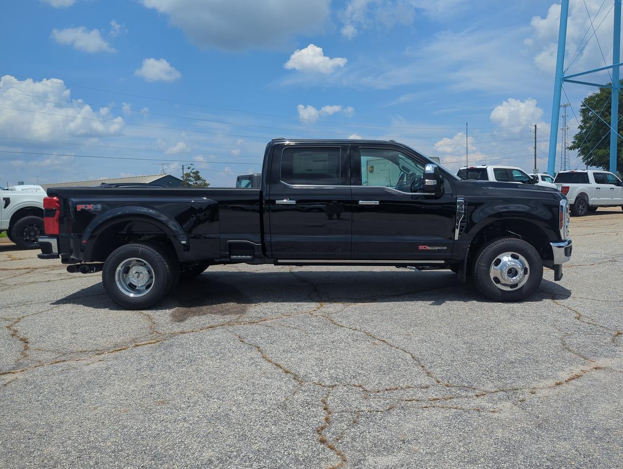 2026 Ford Super Duty F-350 DRW Lariat