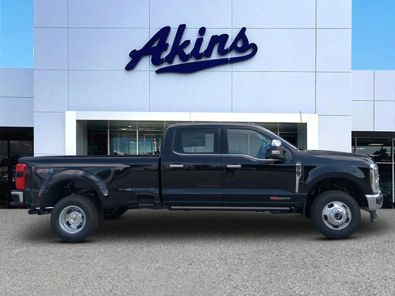 2026 Ford Super Duty F-350 DRW Lariat