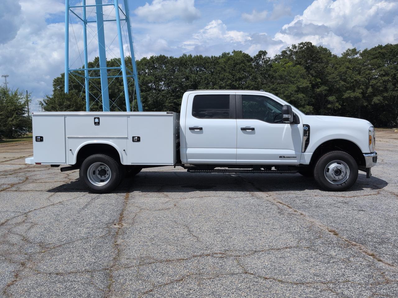 2026 Ford Super Duty F-350 DRW XL